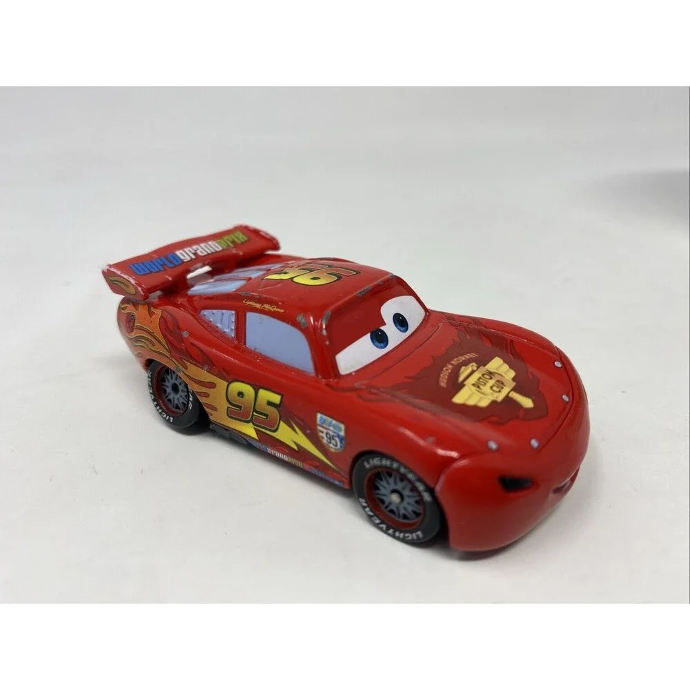Mattel Lightning McQueen Lights & Sounds Diecast Car Disney Pixar Cars 2